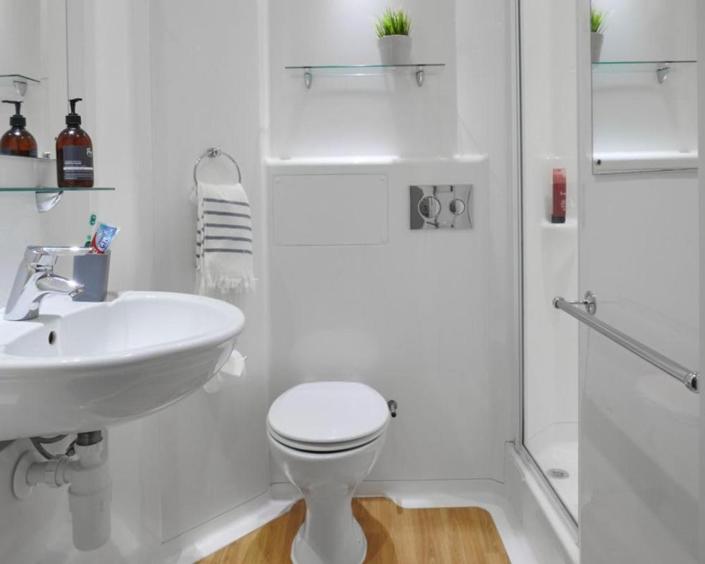 Zeni Central Exeter Studios ภายนอก รูปภาพ