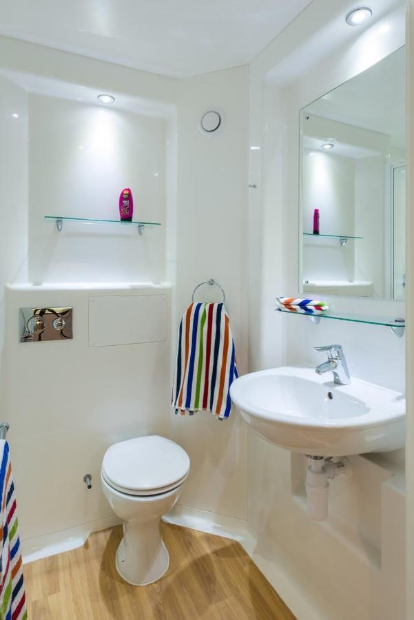 Zeni Central Exeter Studios ภายนอก รูปภาพ